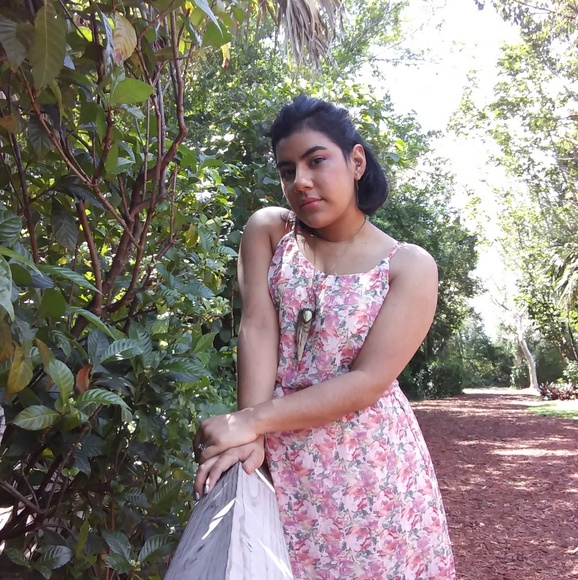 Meet your Posher, Michelle - Picture 3 of 5